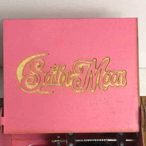 Sailor Moon Pink Hand Crank Wooden Music Box - Picture 3 of 10